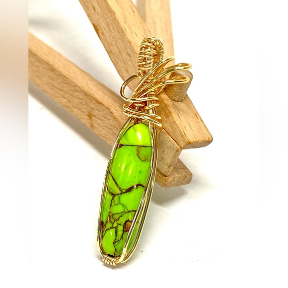 HANDCRAFTED Maverick Composite Cabochon Hand Wrapped Gold Plate Pendant Jewelry - Picture 5 of 10